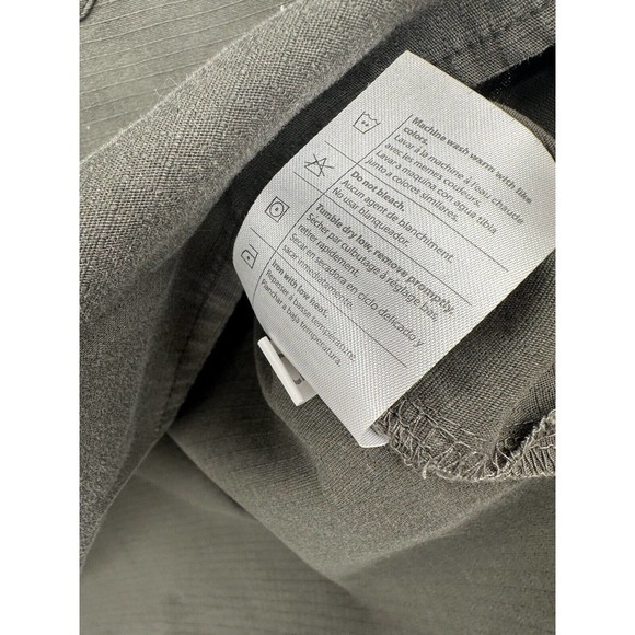 Set of Carhartt Women’s Size Medium Grey V-Neck Stretch Scrubs Pullover Top‎ - Picture 12 of 16